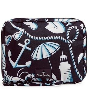 Vera Bradley lighten up pouch in shore enough NWT
